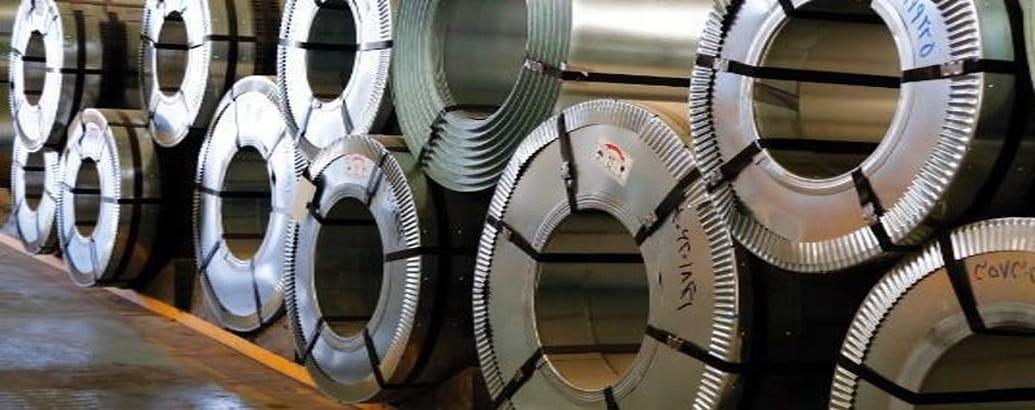 ورق فولادی تولیدی در کارخانه نمایش داده شده است.