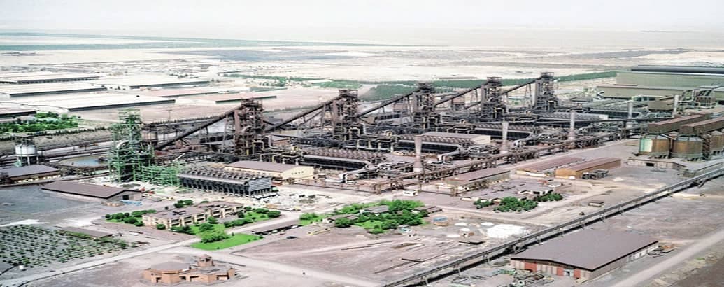 نمایی از کارخانه فولاد مبارکه در تصویر قابل مشاهده است.