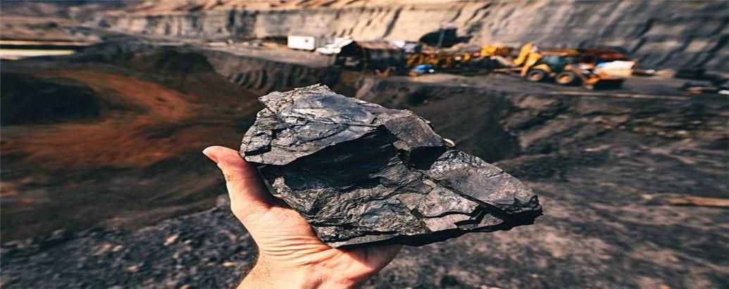 سنگ آهن اکتشافی در معدن نشان داده شده است.