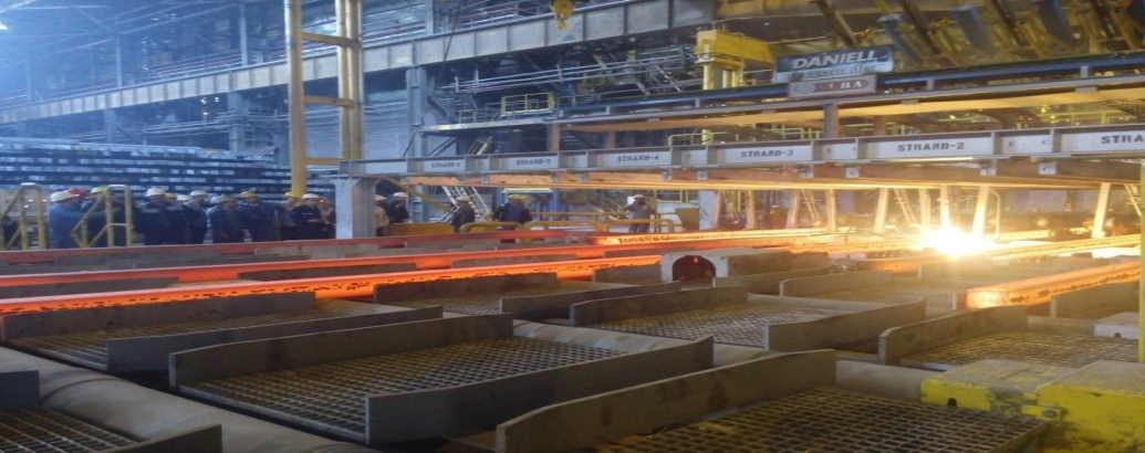 تولید تیرآهن در کارخانه نمایش داده شده است.